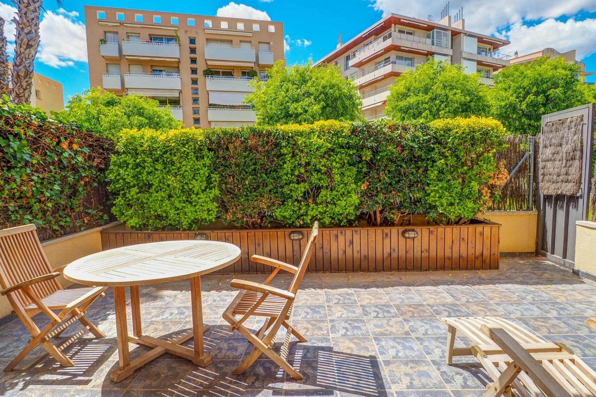 Megan Apartment By Hello Homes סיטגס מראה חיצוני תמונה